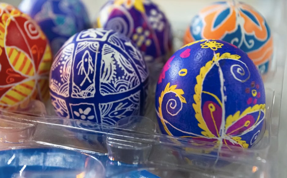 Family Night: Egg Painting Across Europe at CMEE!