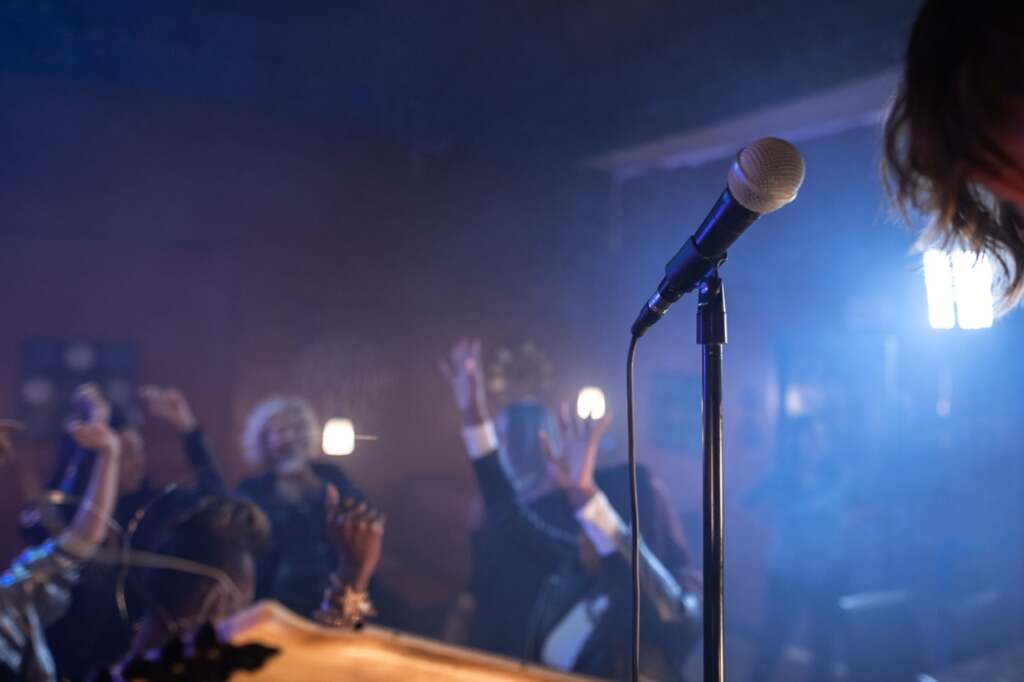 Laughing Academy | Learn the Art of Standup Comedy